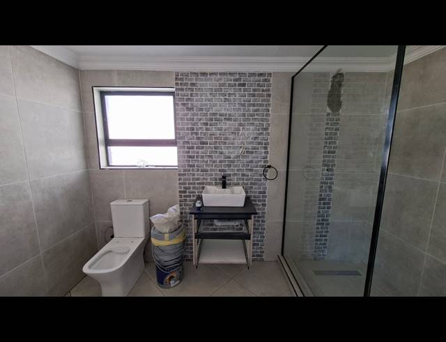 3 BEDROOM FREEHOLD TO LET IN MINNEBRON